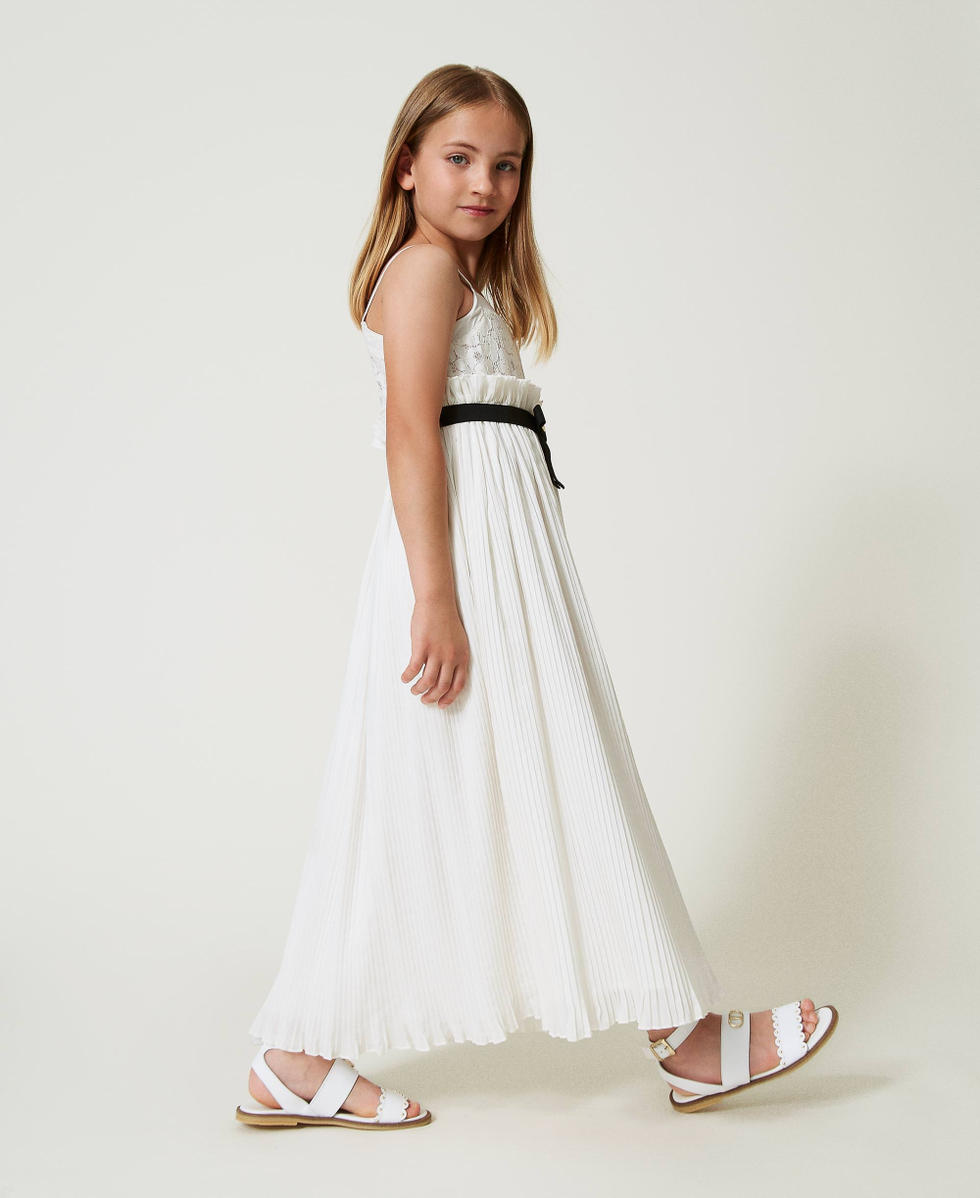 Robe longue pliss&eacute;e en dentelle Blanc &laquo;&thinsp;Lucent White&thinsp;&raquo; Fille 241GJ2Q50_11271_02