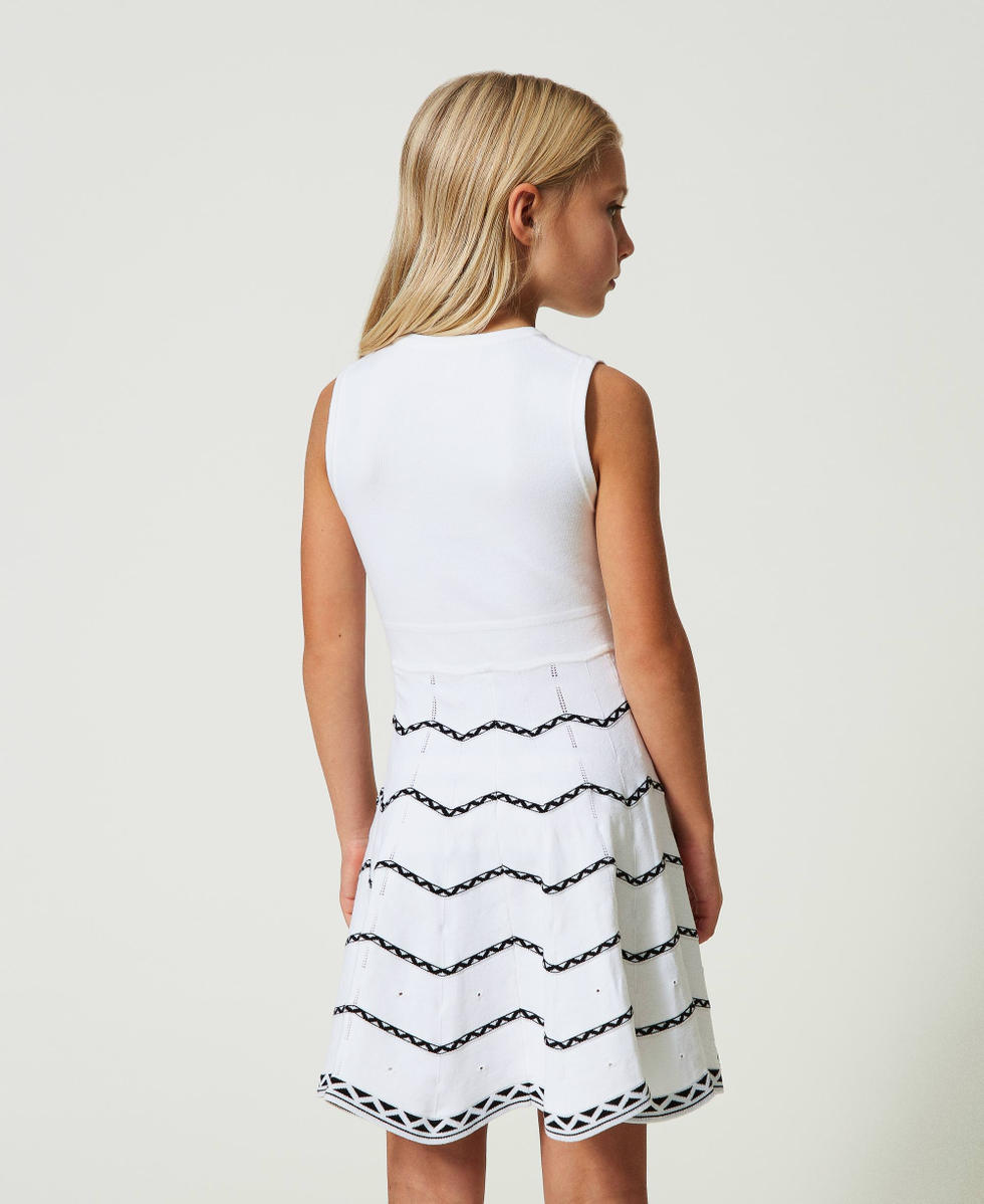 Abito corto con motivo geometrico