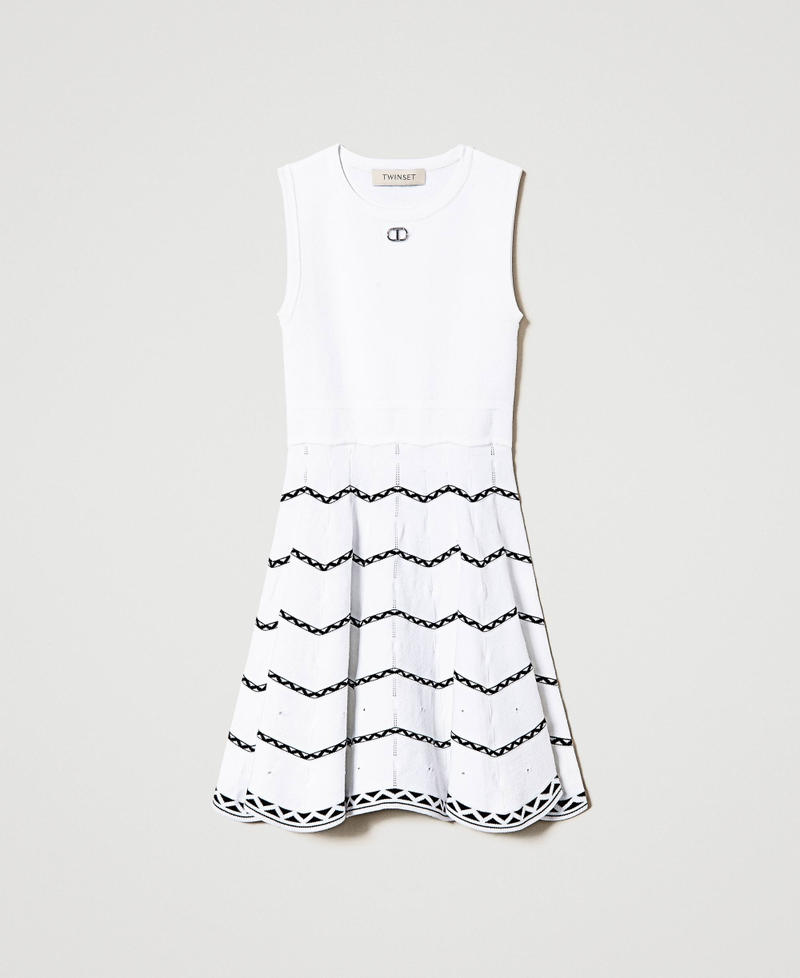 Short dress with geometric pattern Two-tone “Lucent White” / Black Girl 241GJ3QD0-0S
