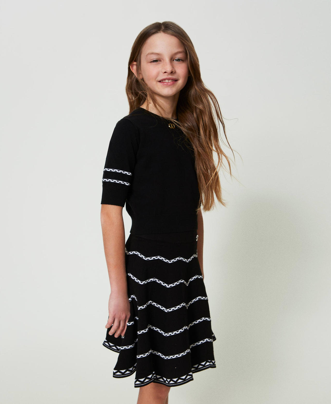 Short skirt with geometric pattern Two-tone Black / "Lucent White” Girl 241GJ3QD2-02