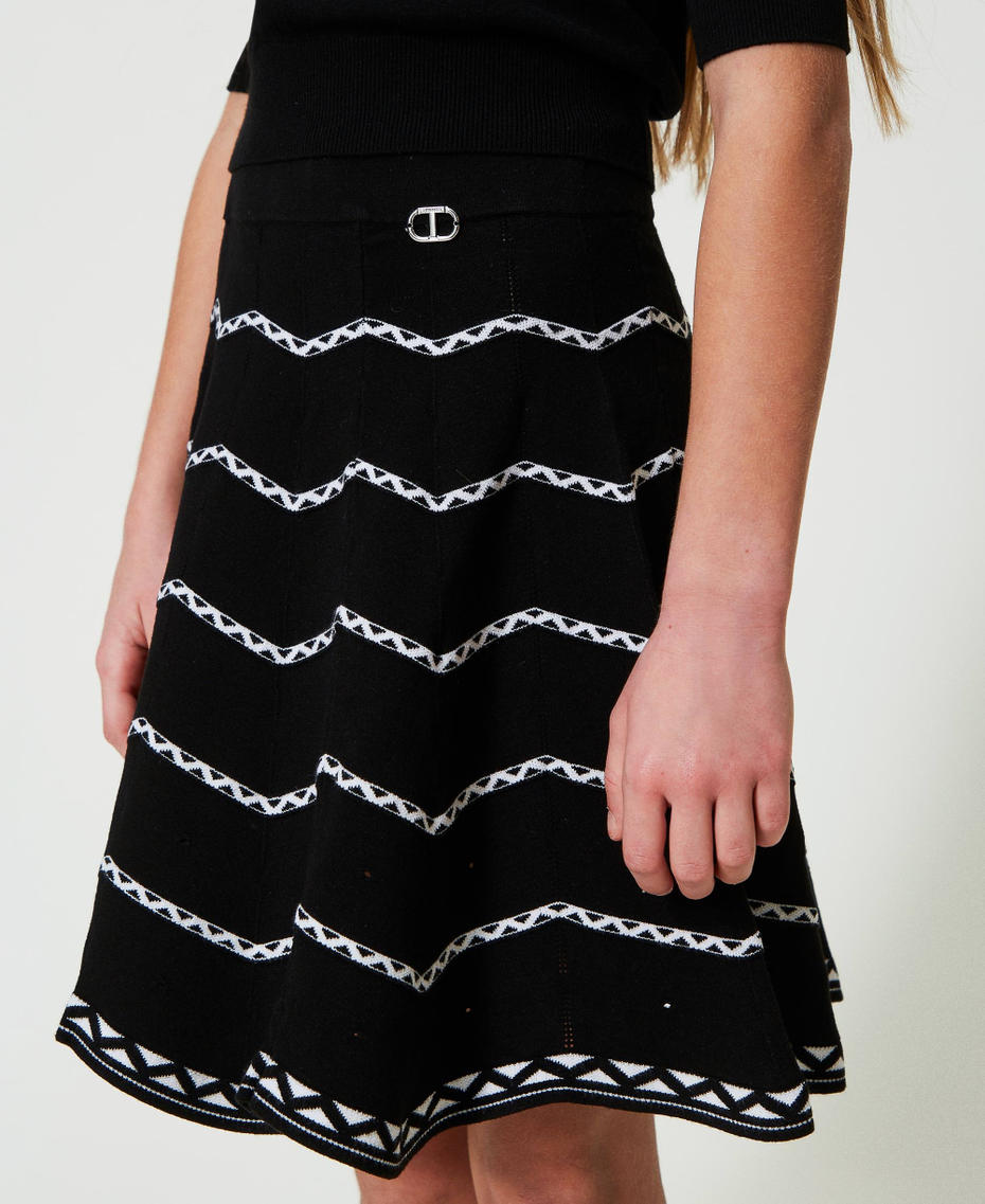 Short skirt with geometric pattern Two-tone Black / "Lucent White” Girl 241GJ3QD2-04