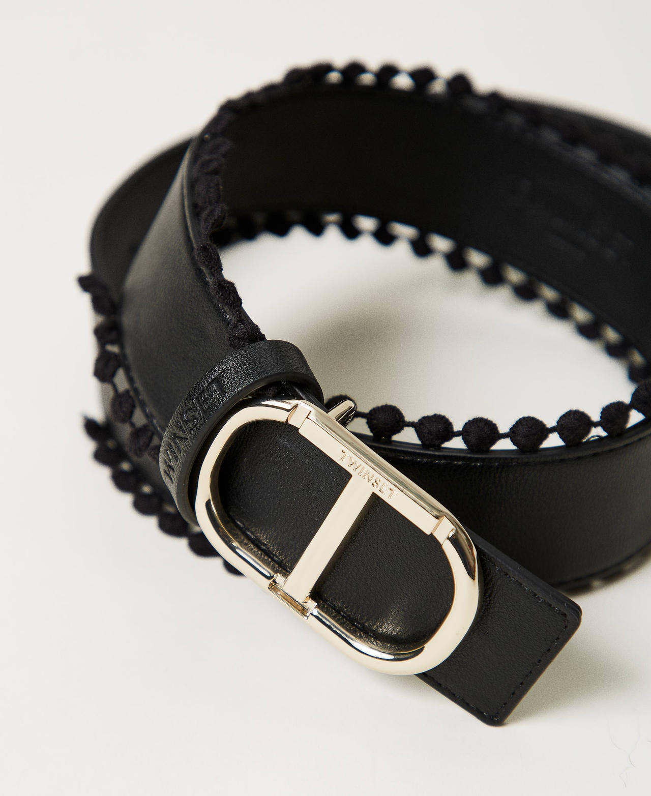 Belt with logo and pompoms