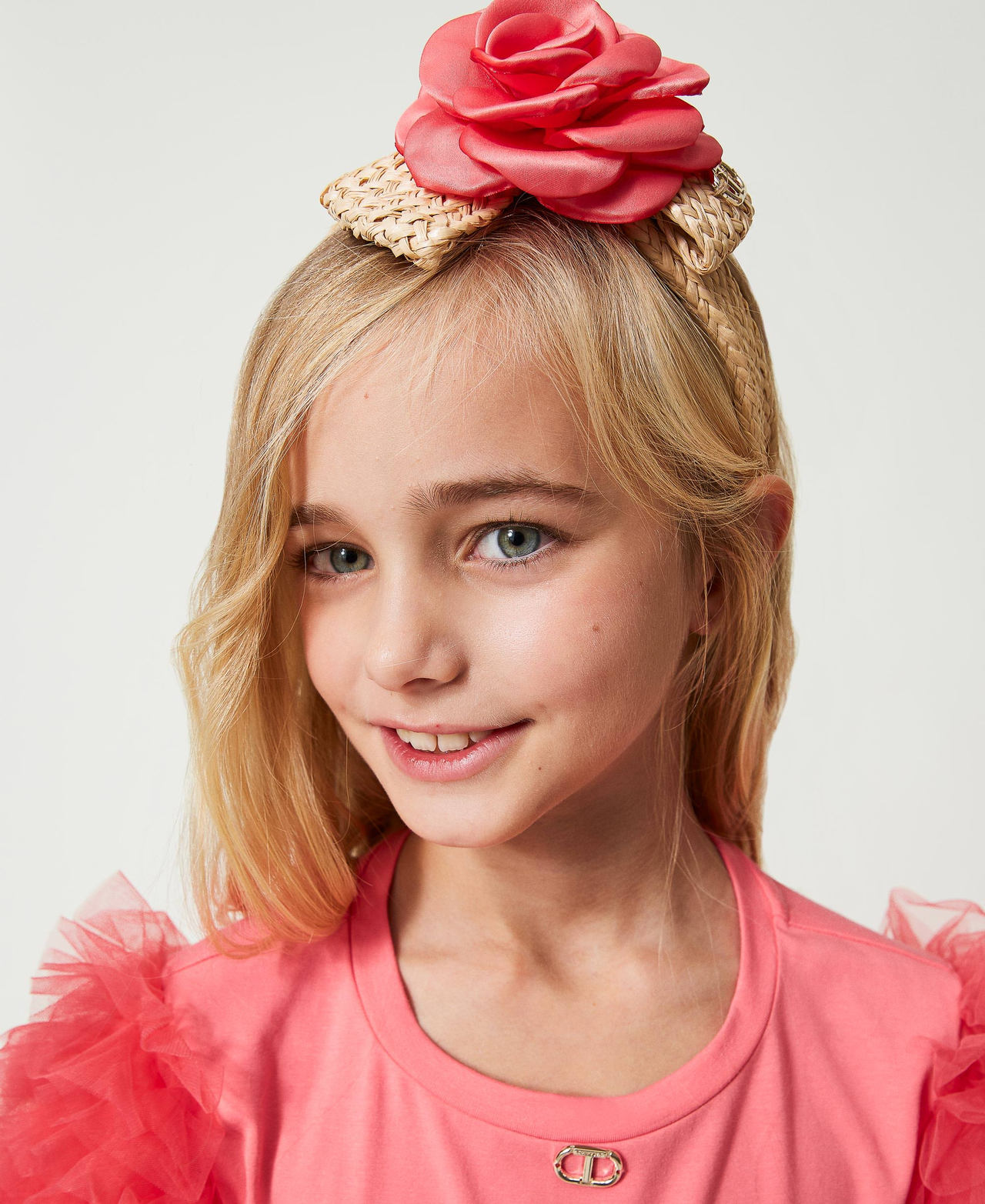 Raffia-like headband with satin flower Two-tone “Straw” Beige / Camellia Rose” Pink Girl 241GJ501C-0S