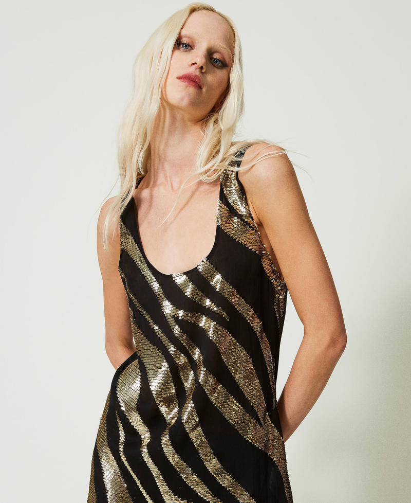 Maxiträgerhemd mit Stickerei im Animalstil