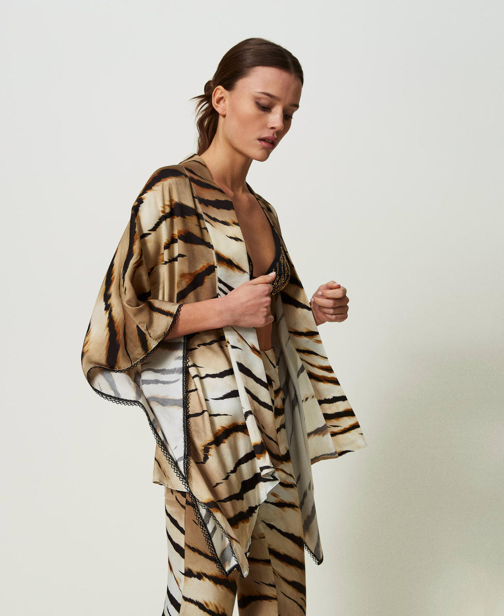 Caftan en serg&eacute; avec imprim&eacute; animalier