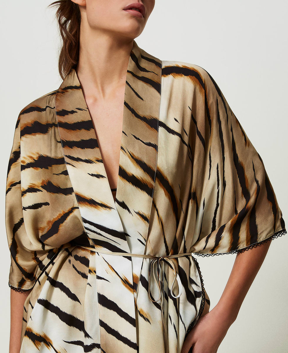 Caftan en serg&eacute; avec imprim&eacute; animalier