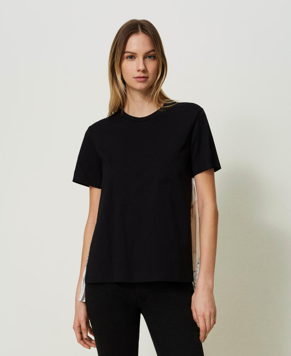 T-shirt con balze pliss&eacute; e pizzo