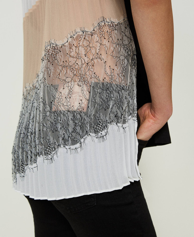 T-shirt avec volants plissés et dentelle