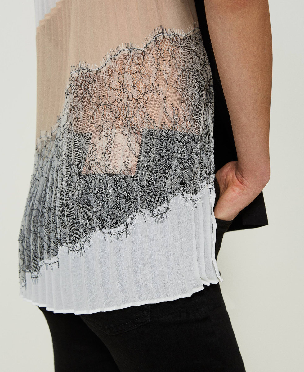 T-shirt con balze pliss&eacute; e pizzo