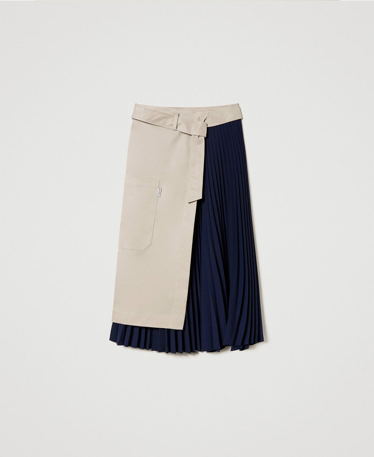 Gabardine skirt with pleated insert