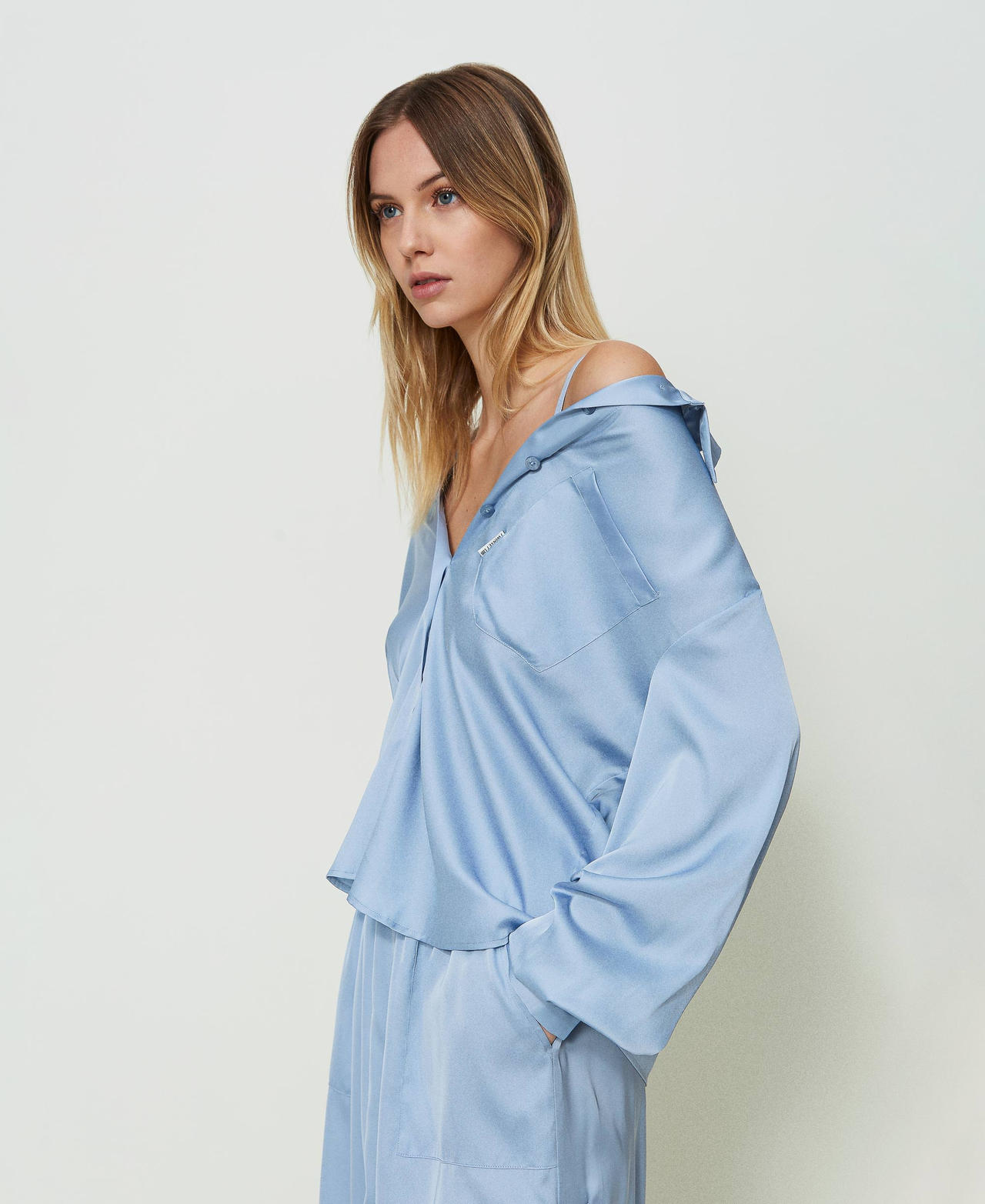 Camicia in raso con taschino Azzurro "Light Pervinca" Donna 241LL2FGG_11281_02