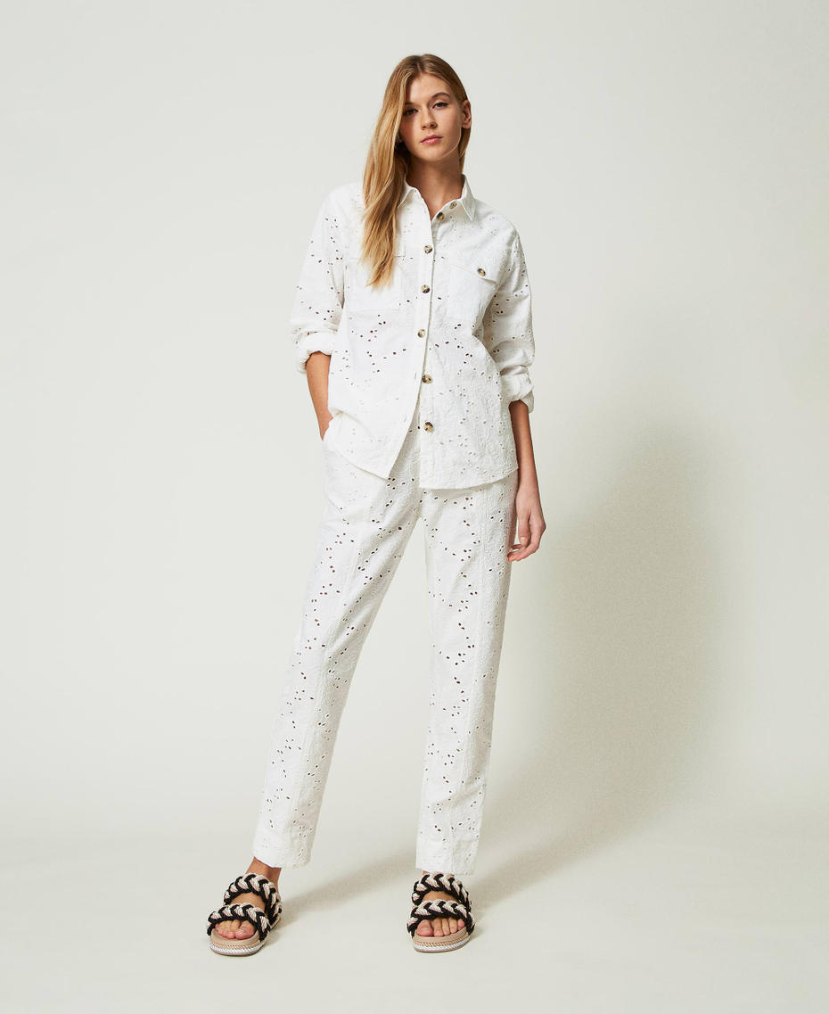 Chemise en sergé avec broderie anglaise