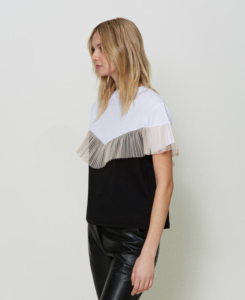 Two-tone t-shirt with tulle flounce