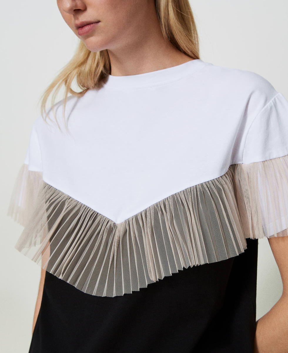 Two-tone t-shirt with tulle flounce