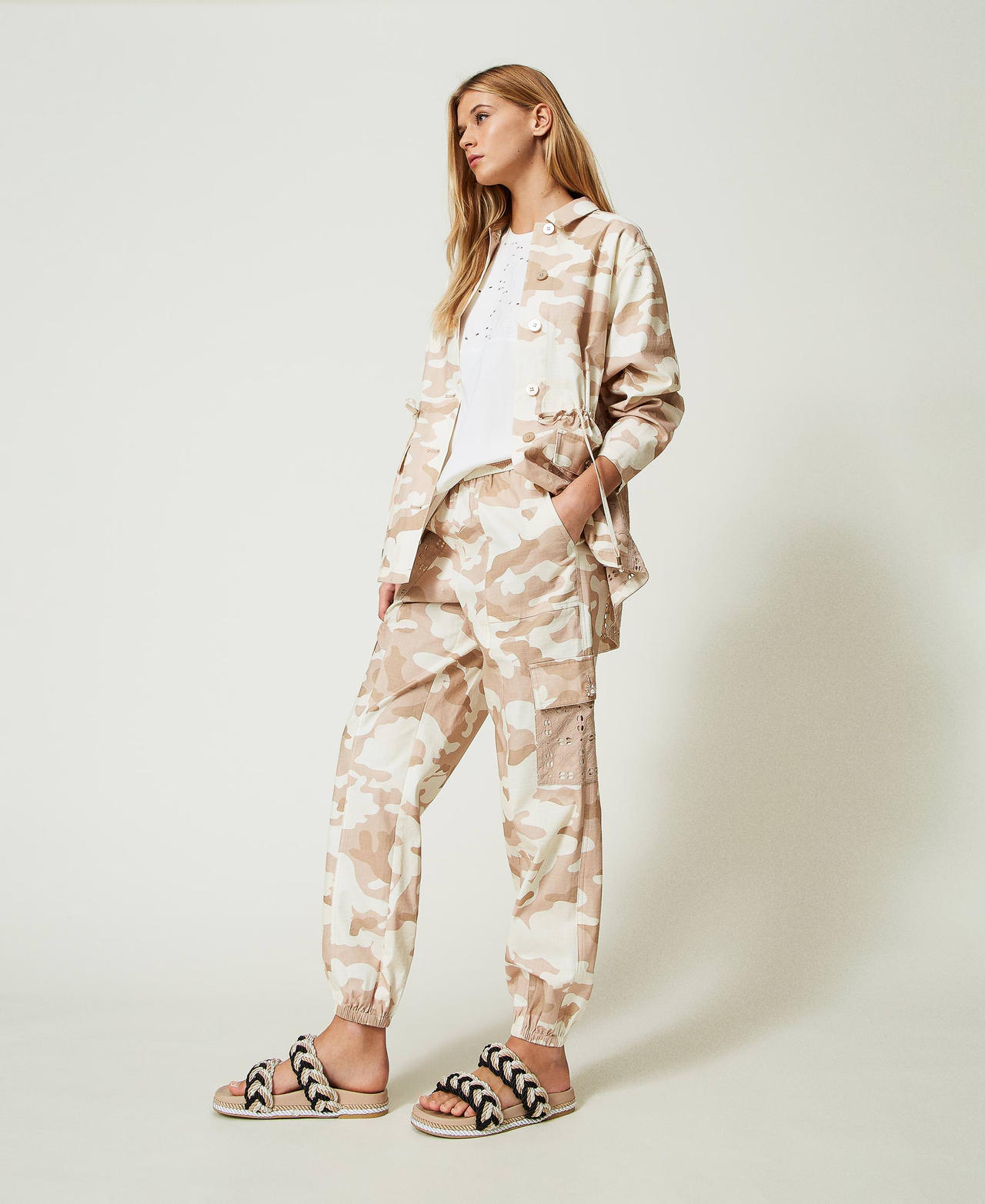 Pantalon cargo avec imprime camouflage Femme Beige TWINSET Milano