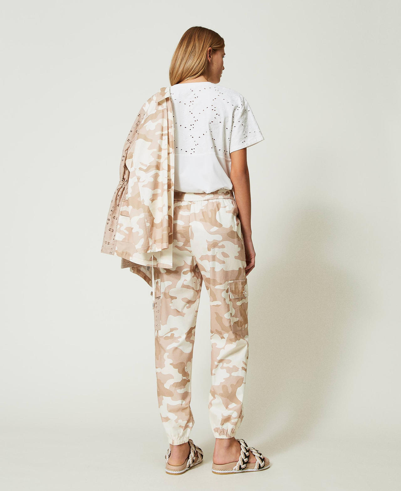 Cargo trousers with camouflage print “Champagne” Beige Camouflage Print Woman 241LL2NBB_11503_03