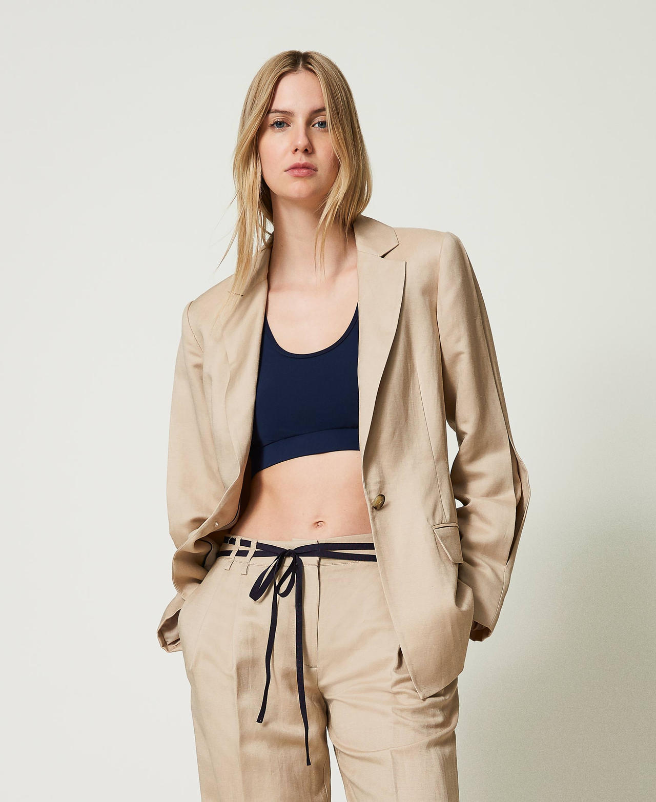Blazer aus Leinenmischung mit Zierfalten Champagne Frau 241LL2PAA_10286_01