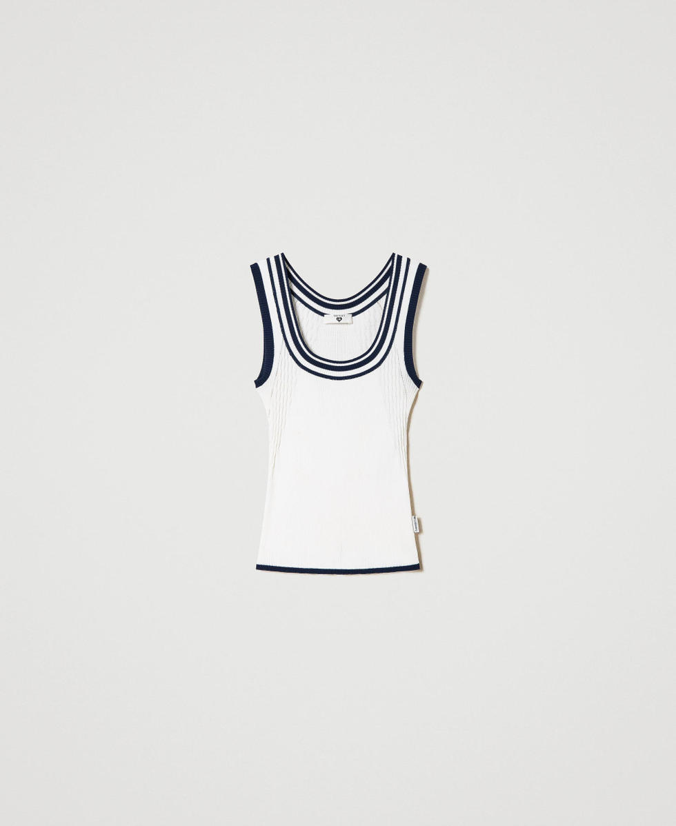 Top de canal&eacute; con rayas en contraste