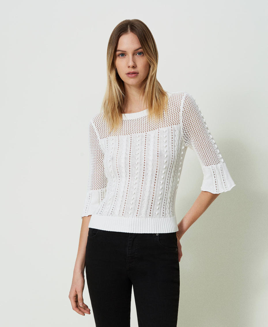Pull avec mélange de points et de torsades