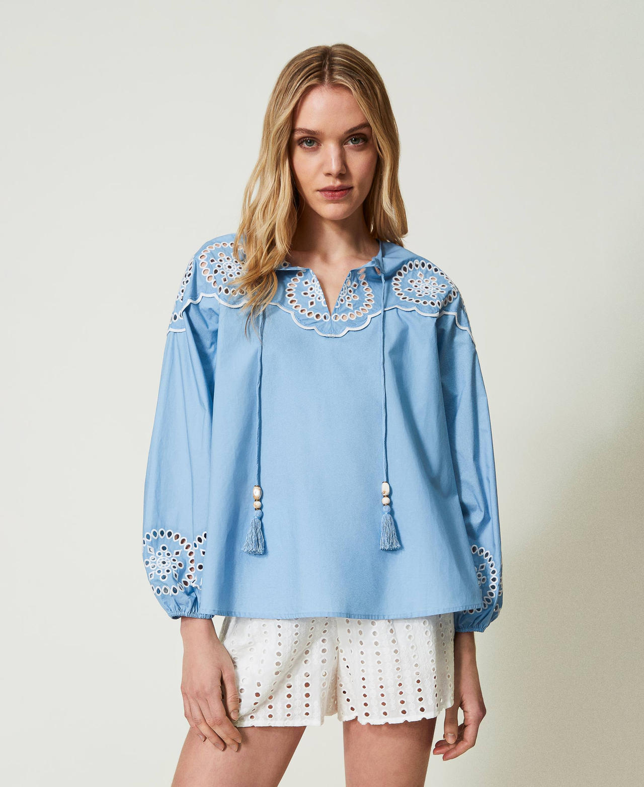 Poplin blouse with broderie anglaise Two-tone “Cornflower” Light Blue / Star White Woman 241LM2BAA-02