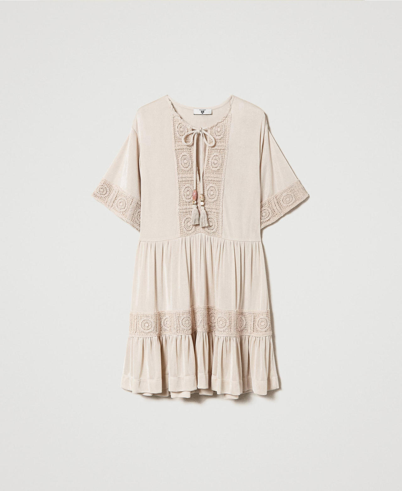 Short dress with crochet embroidery