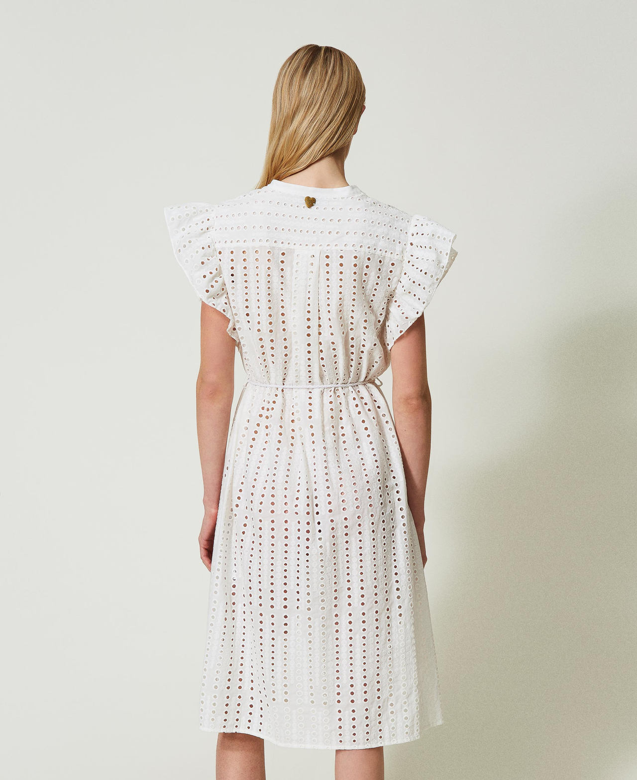 Hemdblusenkaftan mit Lochstickereien und Volants