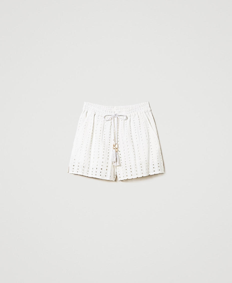 Shorts mit Lochstickereien und Tunnelzug