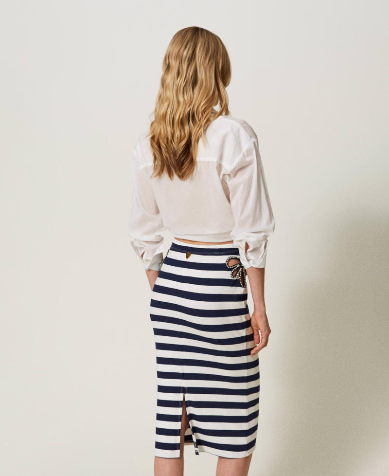 Jupe mi-longue jacquard avec broderie