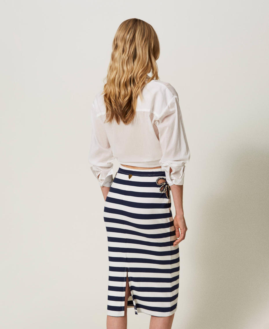 Jupe mi-longue jacquard avec broderie