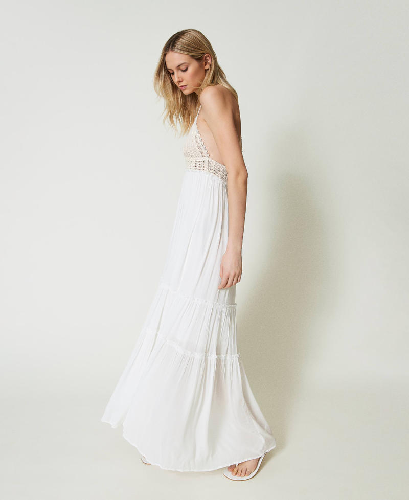 Maxikleid aus Krepon und H&auml;kelarbeiten Zweifarbig Star White / &bdquo;Shell&ldquo;-Beige Frau 241LM2UBB_11575_02