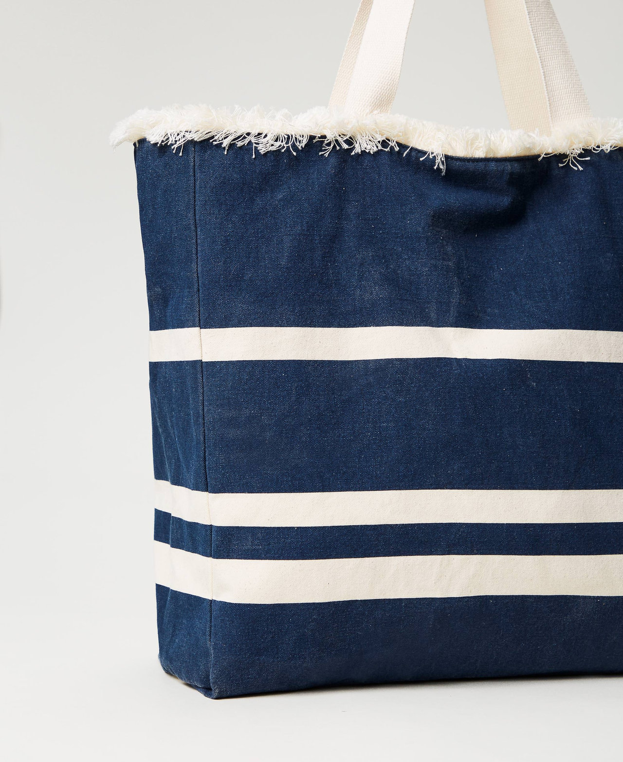 Canvas shopper with stripes