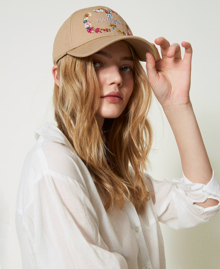 Casquette de baseball avec Oval T floral