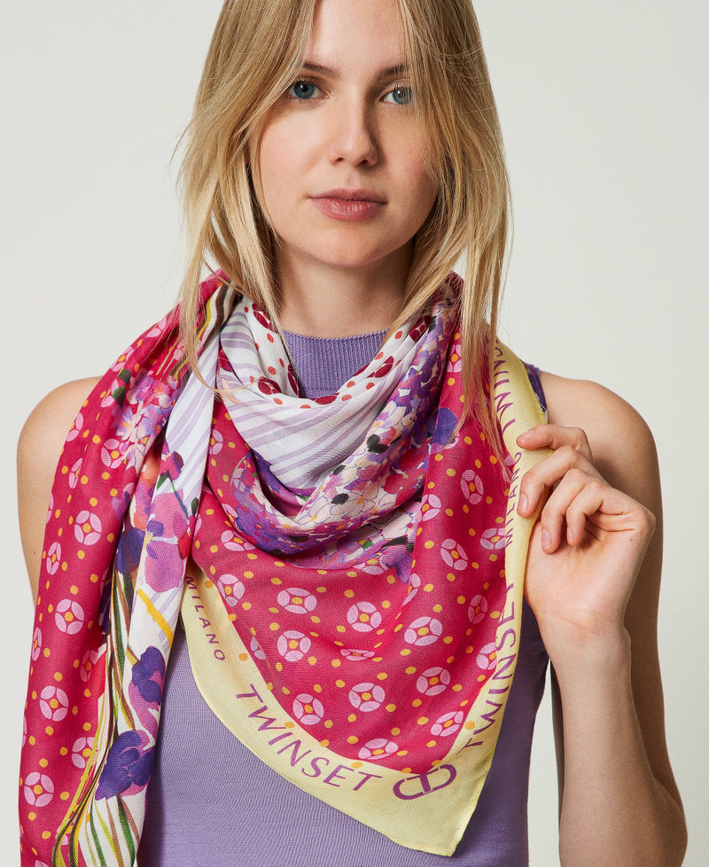 Keffieh avec imprimé à pois et fleurs