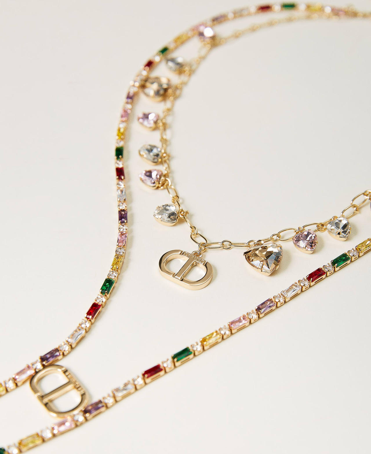 Necklace set with rhinestones and Oval T