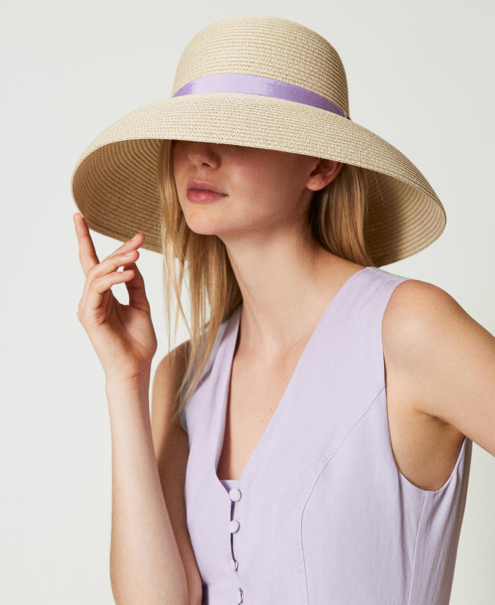 Straw hat with Oval T