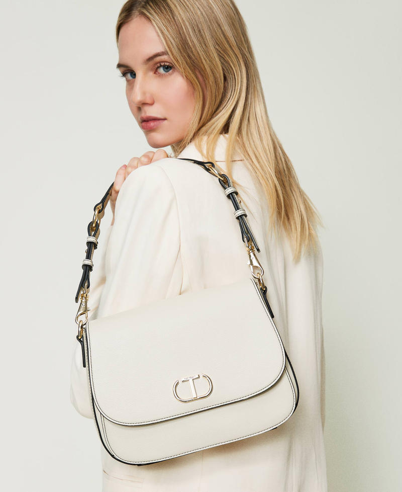 Sac à double bandoulière avec rabat et Oval T