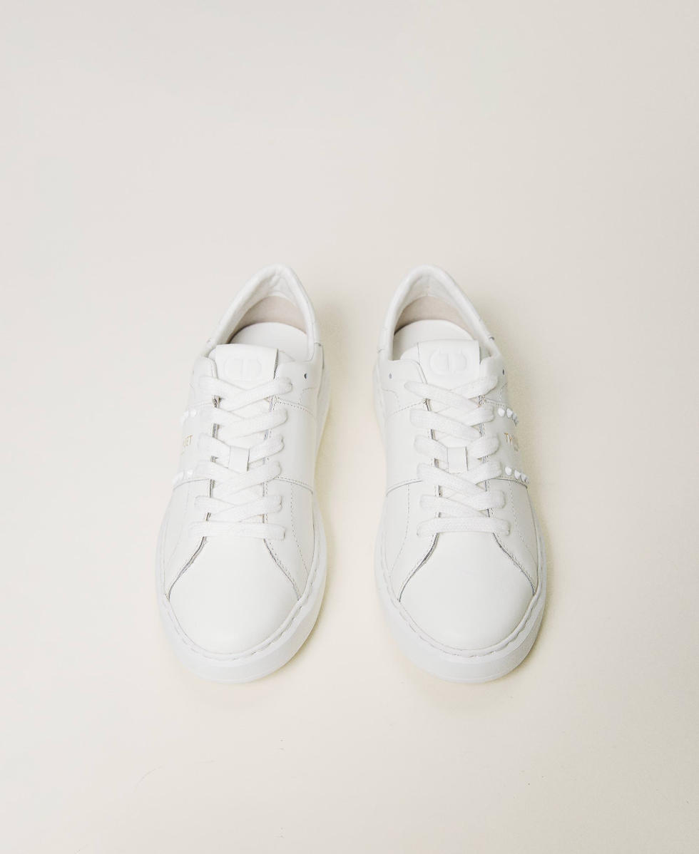 Sneakers de piel con tachuelas Blanco Mujer 241TCP014_00001_04