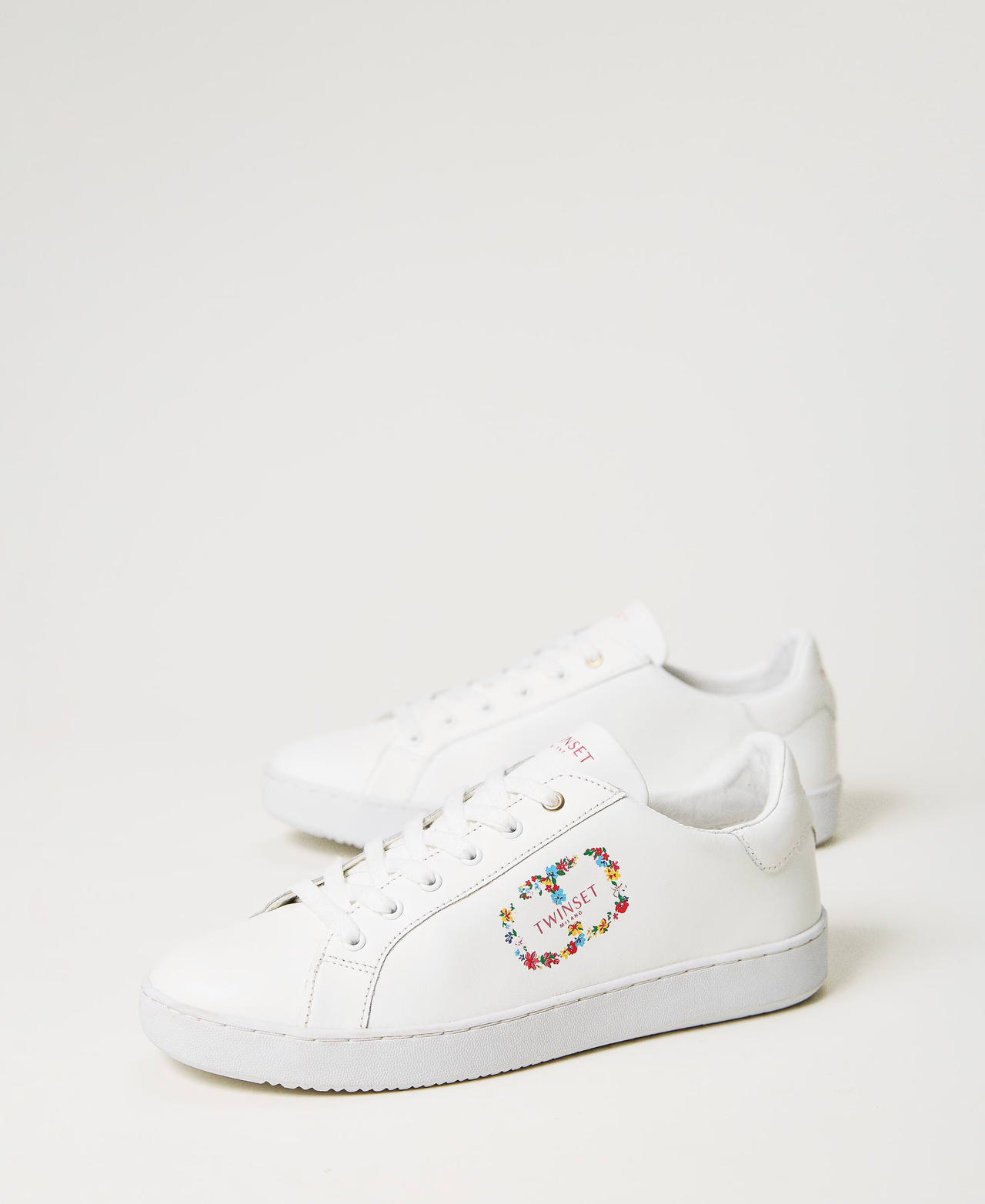 Leather trainers with floral Oval T White Woman 241TCP046-02