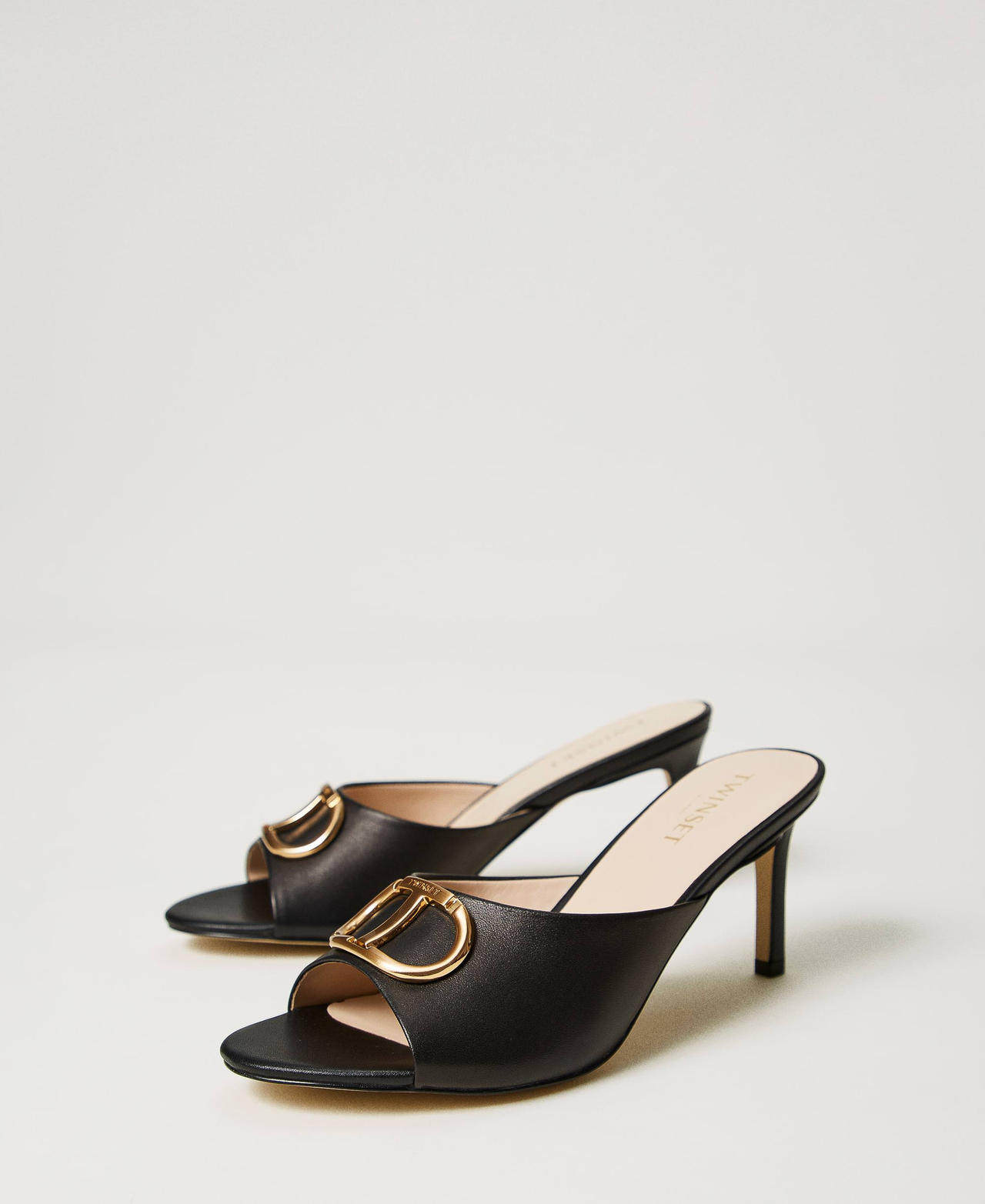 Leather mules with Oval T Black Woman 241TCP126-02