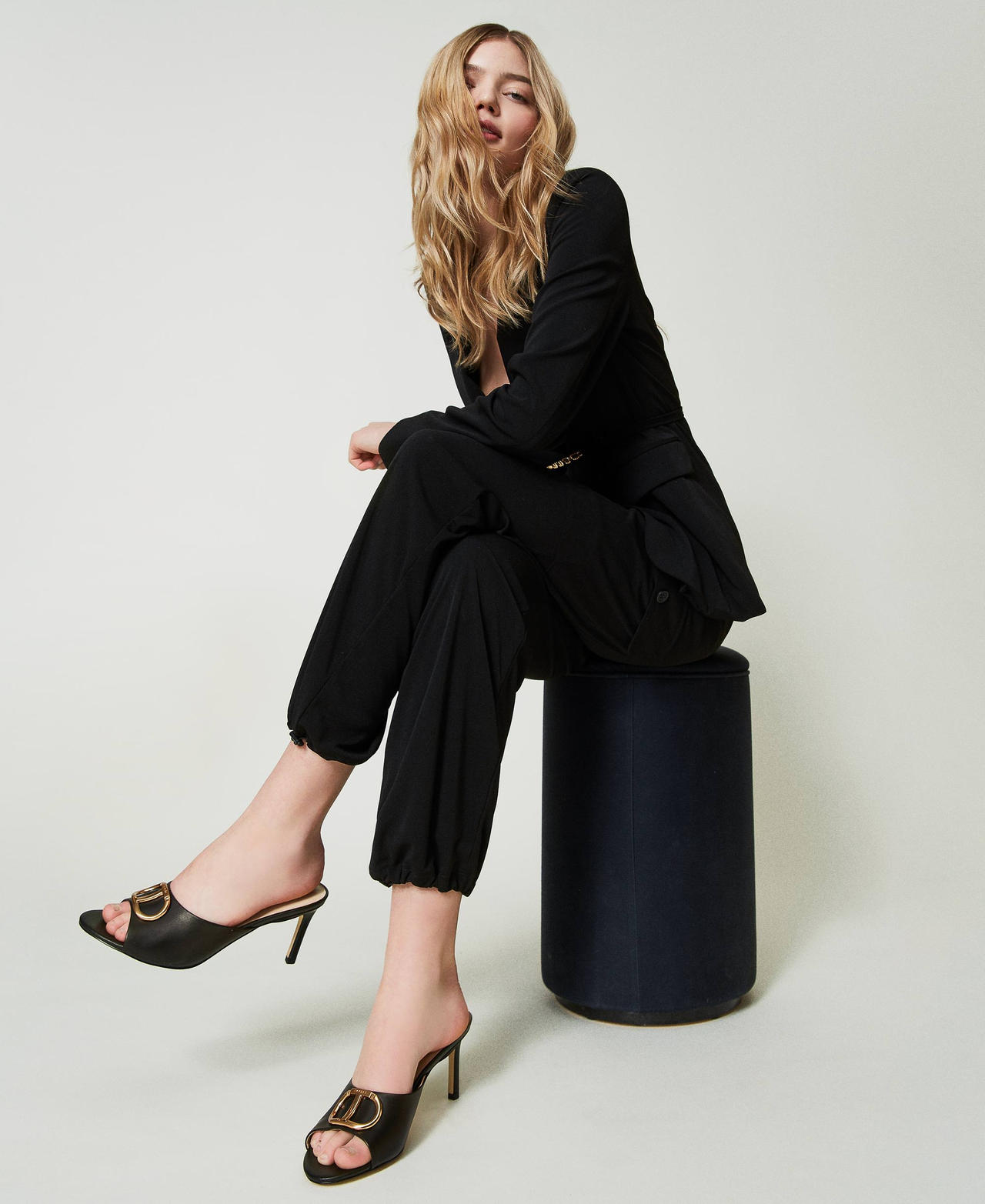 Sandali mules in pelle con Oval T Nero Donna 241TCP126_00006_0S