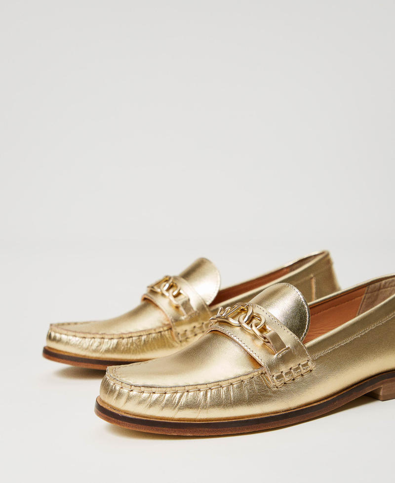 Mocassini in pelle con morsetto Oval T Oro Giallo Donna 241TCP12C_10366_02