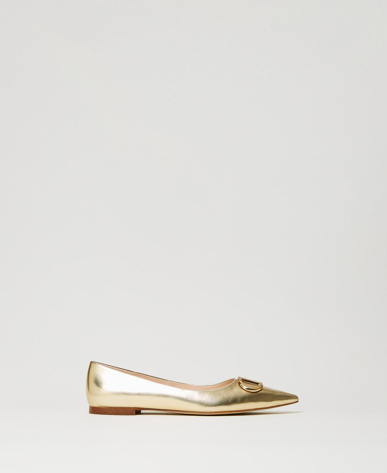Ballerina aus Metallic-Leder mit Oval T