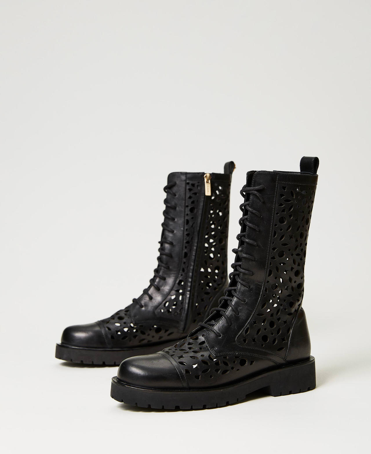 Anfibi in pelle traforata Nero Donna 241TCP154_00006_02