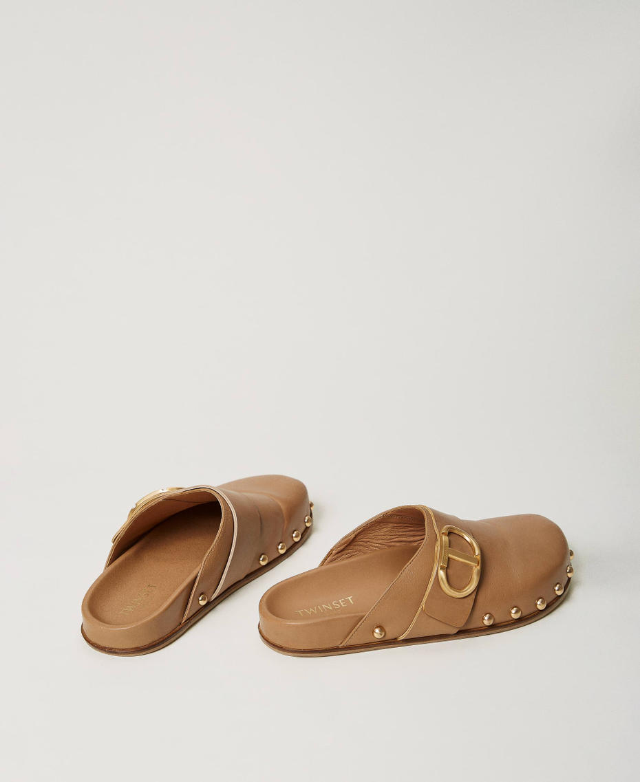 Mules en cuir avec Oval T