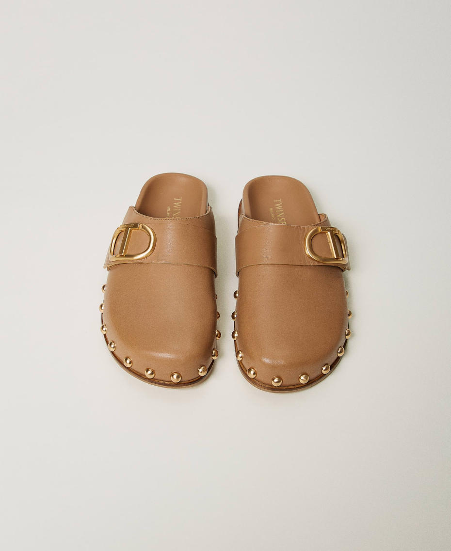 Mules en cuir avec Oval T