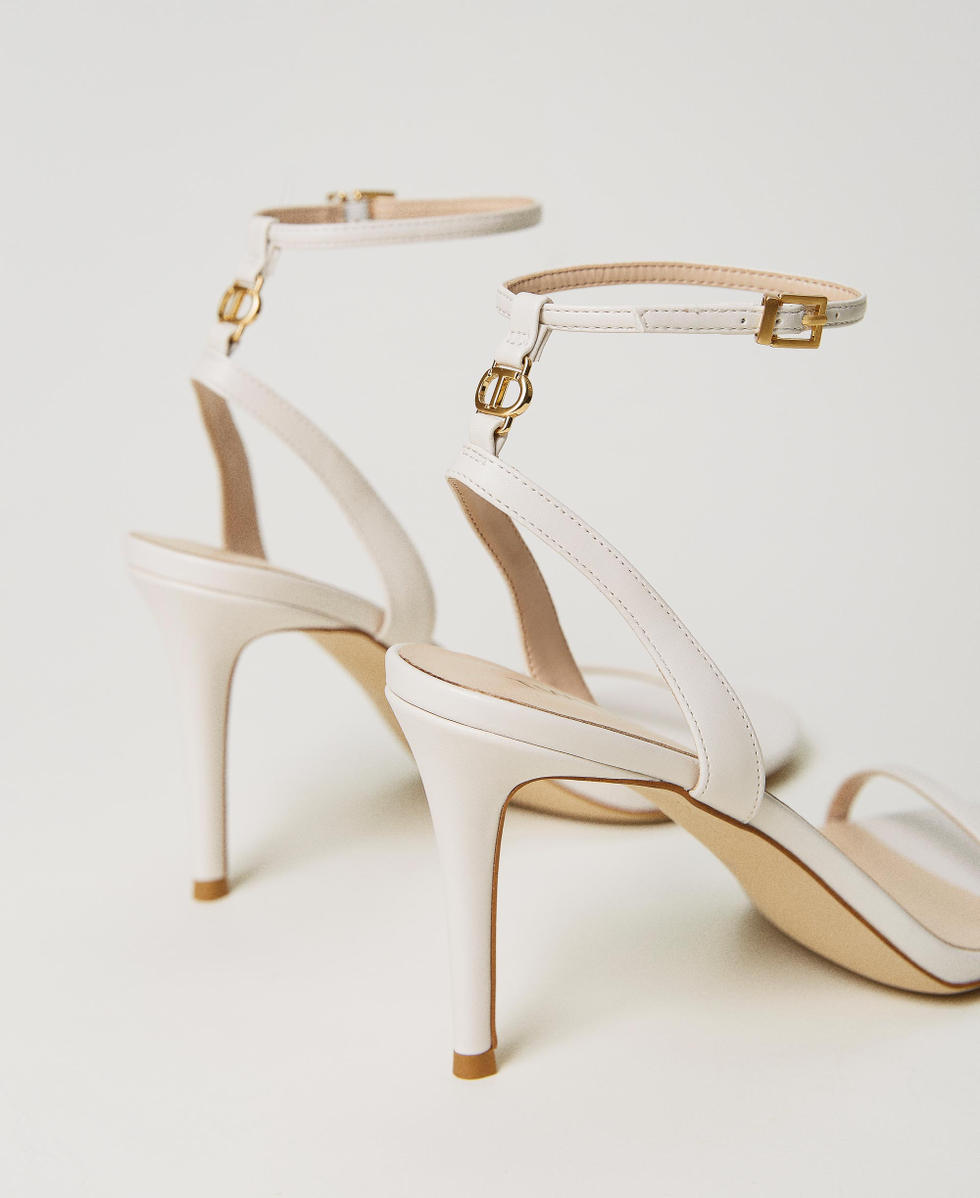 Sandali alti con Oval T