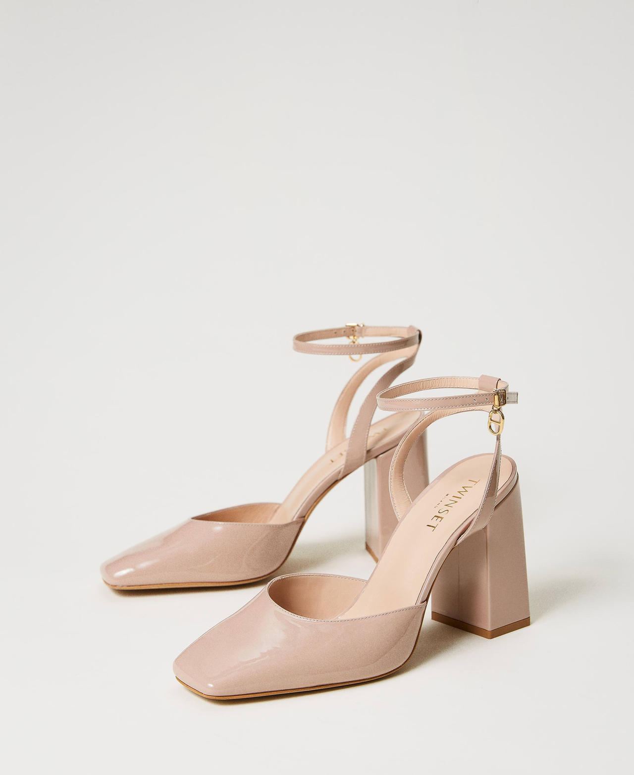 Leather court shoes with strap