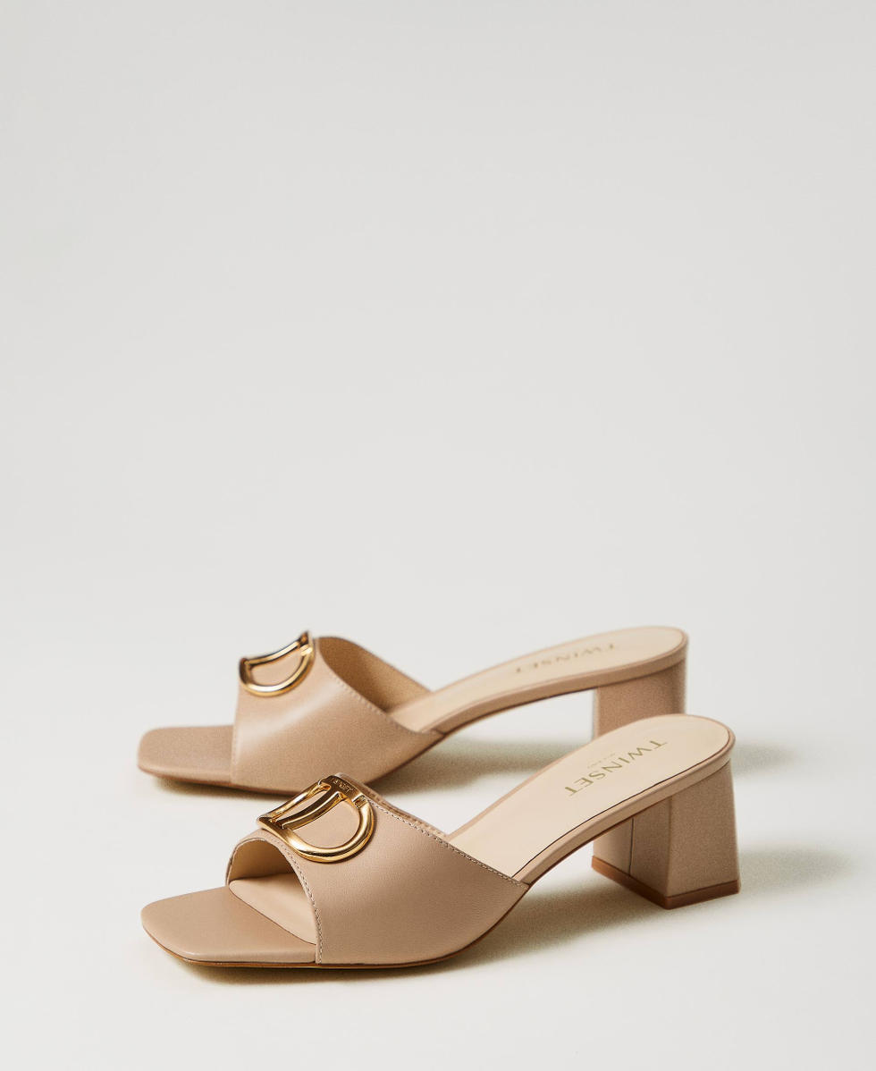 Sandales mules en cuir avec Oval T Marron &laquo;&thinsp;Hazelnut&thinsp;&raquo; Femme 241TCP182_10282_02