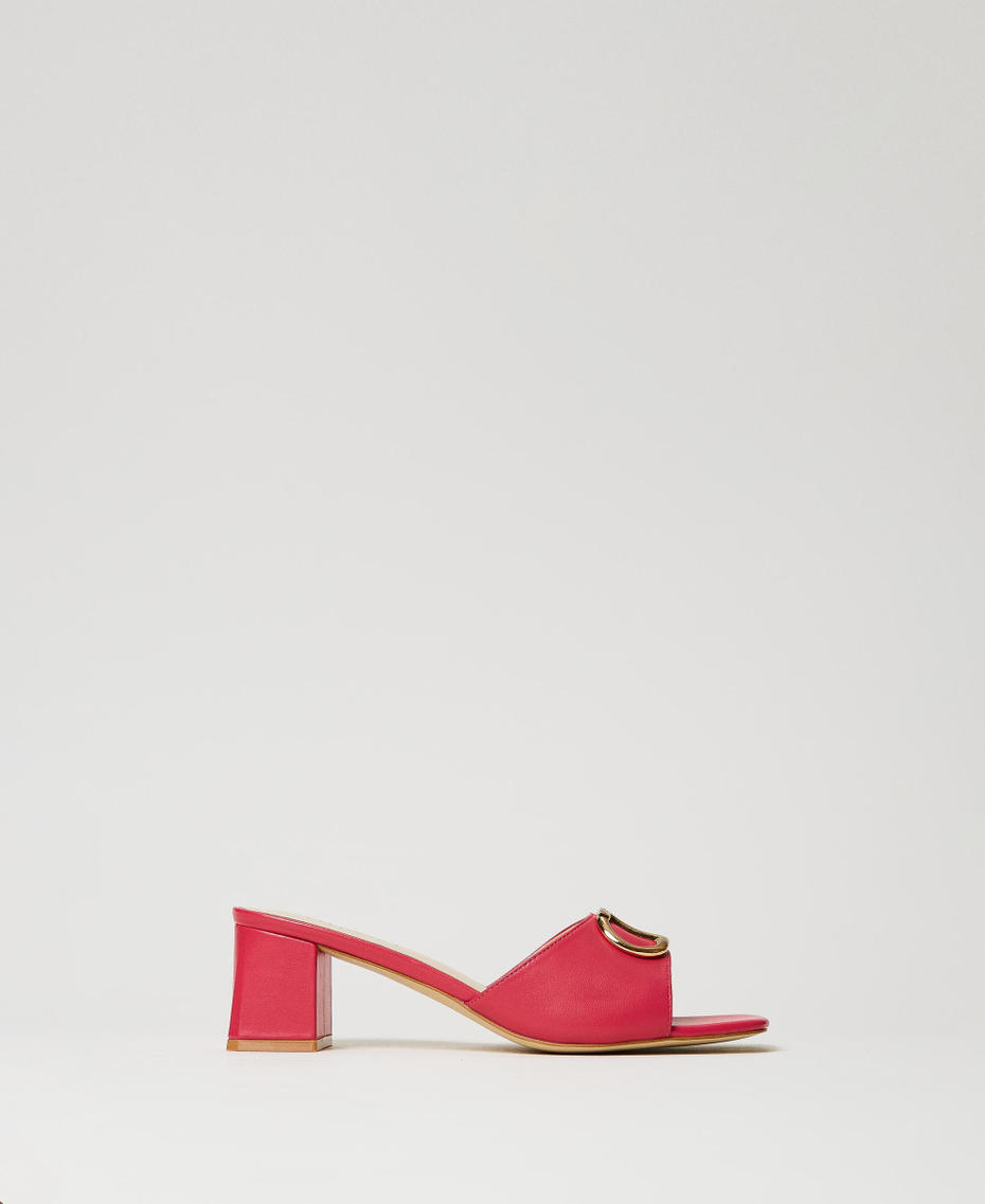 Sandali mules in pelle con Oval T