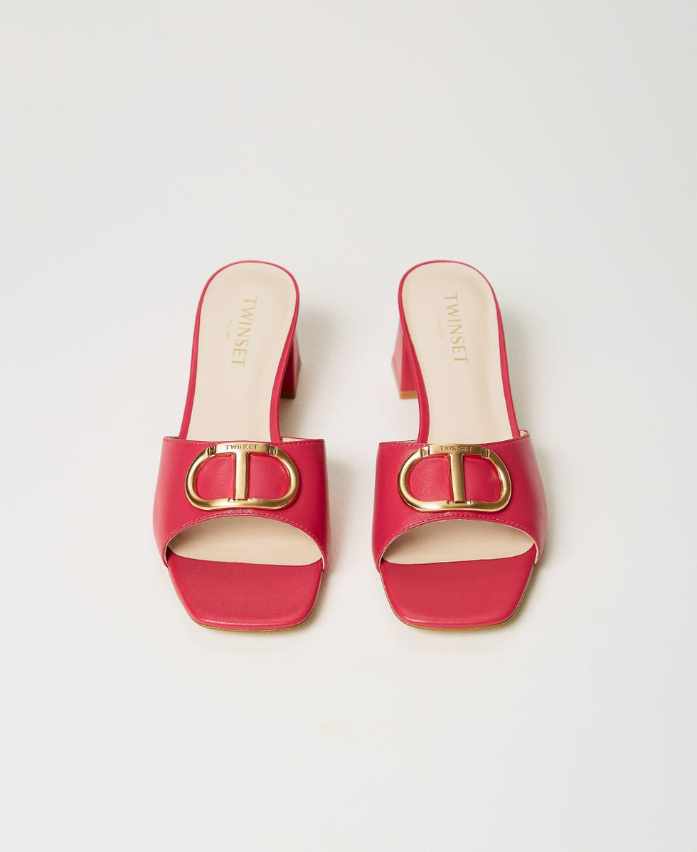 Leather mules with Oval T